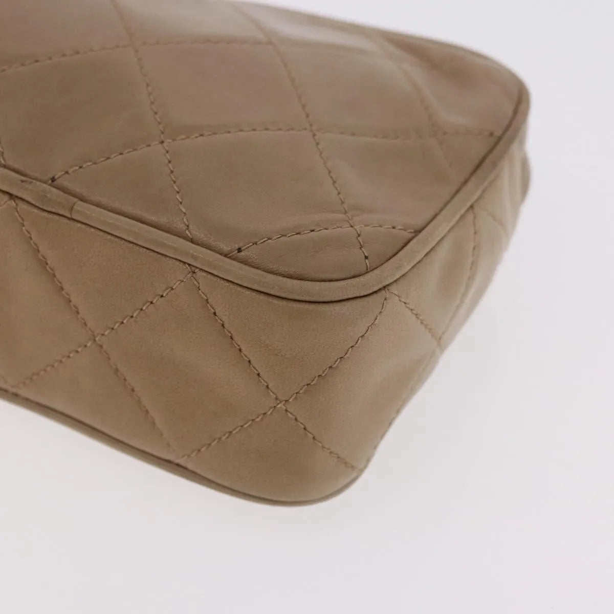 Chanel Vintage Clutch Leather Beige Leather Clutche & Pouche Bag (Pre-Owned)