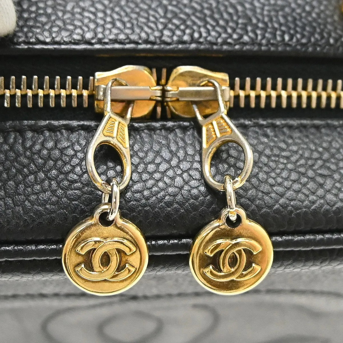 Chanel Vintage Timeless Zip Around Vanity Case Caviar Black Leather Handbag (Pre-Owned)