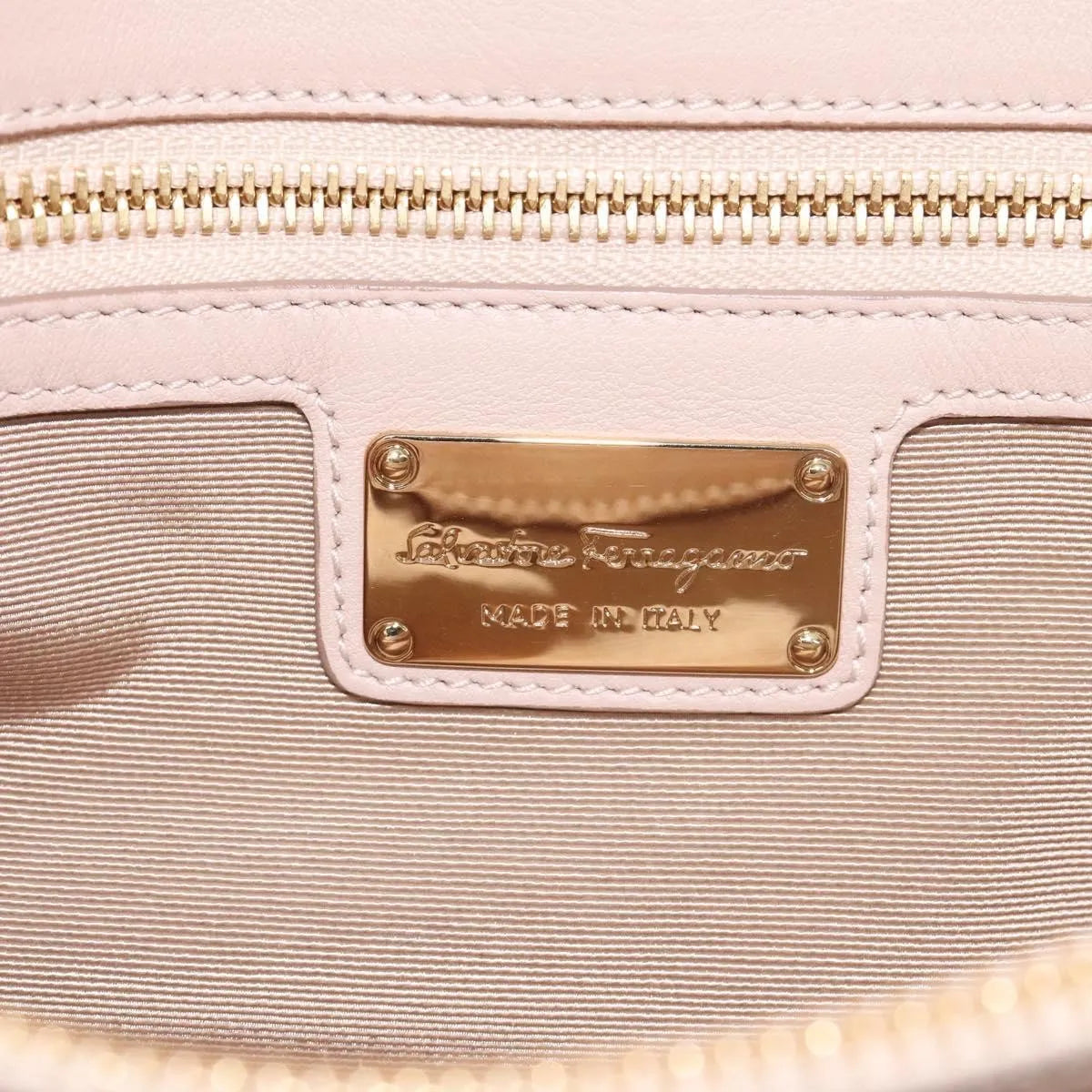 Salvatore Ferragamo Gancini Chain Leather Beige Leather Shoulder Bag Bag (Pre-Owned)