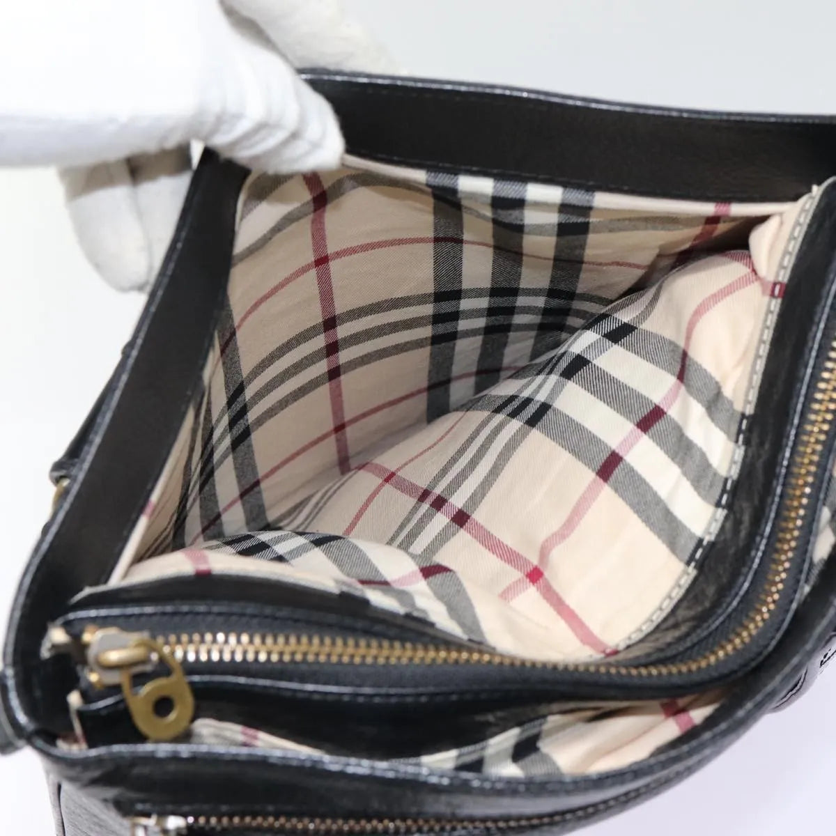 Burberry Vintage Leather Black Leather Shoulder Bag Bag (Pre-Owned)