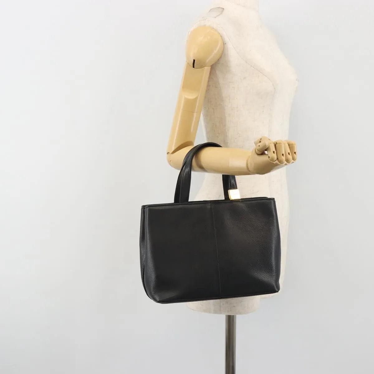 Burberry Vintage Leather Black Leather Handbag (Pre-Owned)