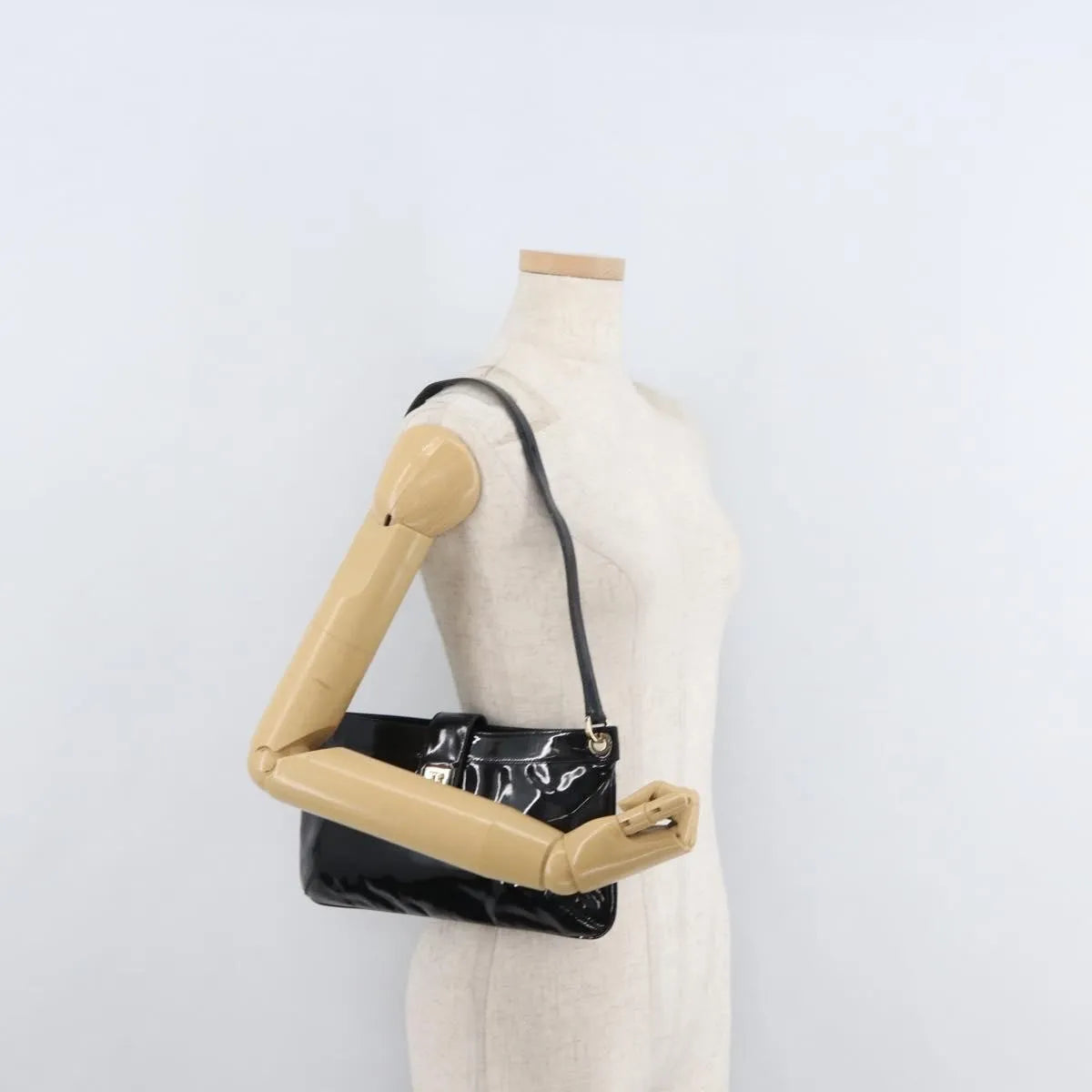 Salvatore Ferragamo Gancini Shoulder Bag Patent Leather Black Patent_Leather Shoulder Bag Bag (Pre-Owned)