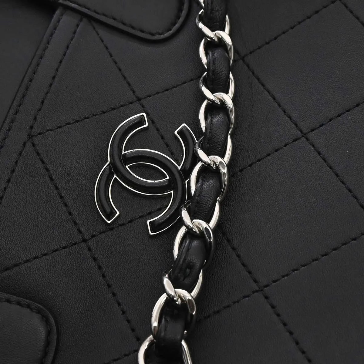 Chanel Covered Cc Shopping Tote Stitched Calfskin Black Leather Tote Bag Bag (Pre-Owned)