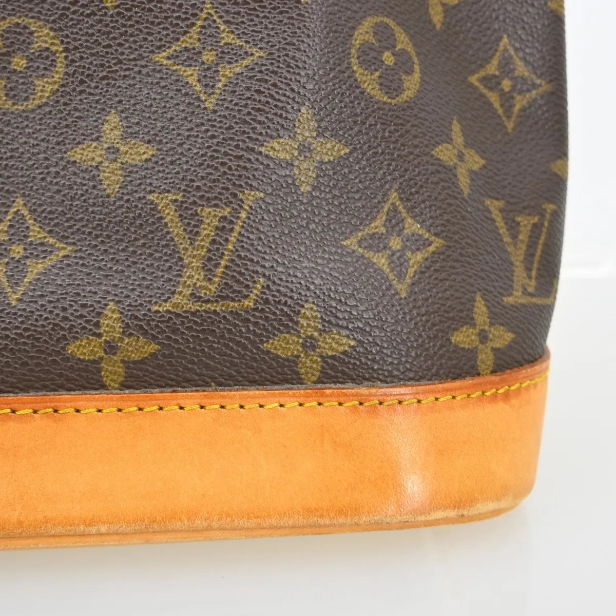 Louis Vuitton Alma Monogram Brown Canvas Handbag (Pre-Owned)