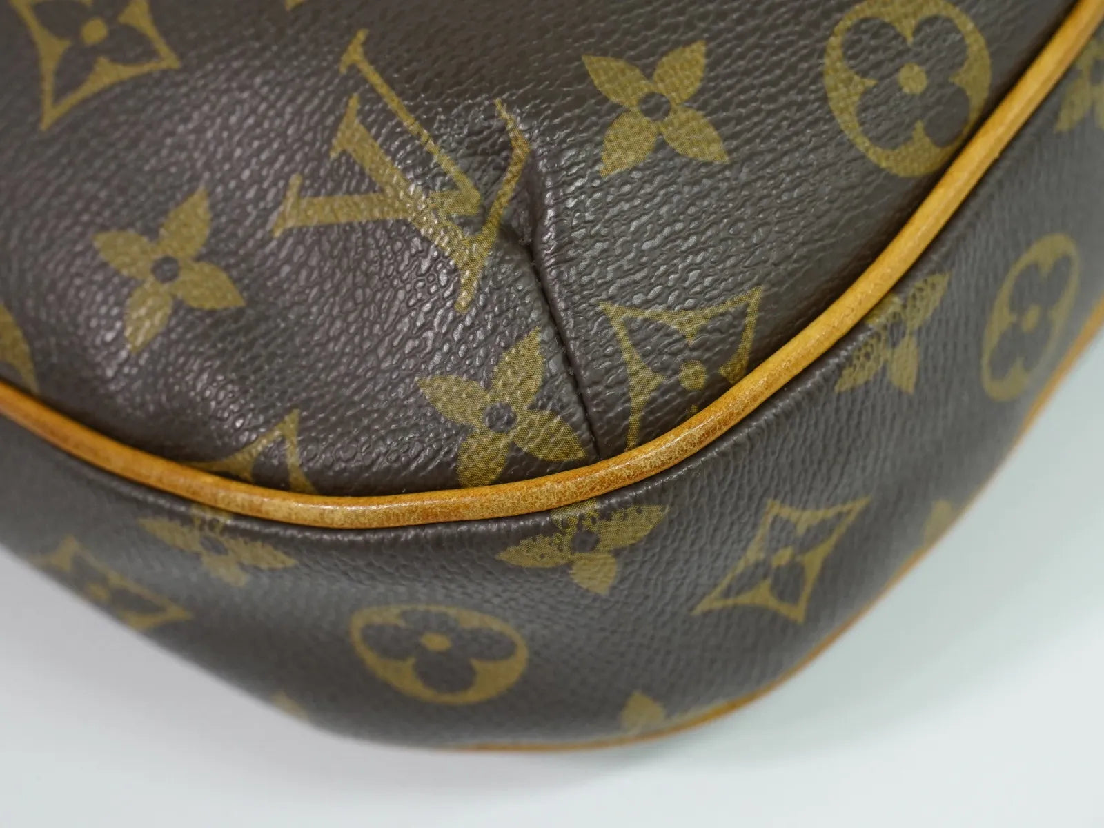 Louis Vuitton Odeon Monogram Canvas Brown Canvas Shoulder Bag Bag (Pre-Owned)