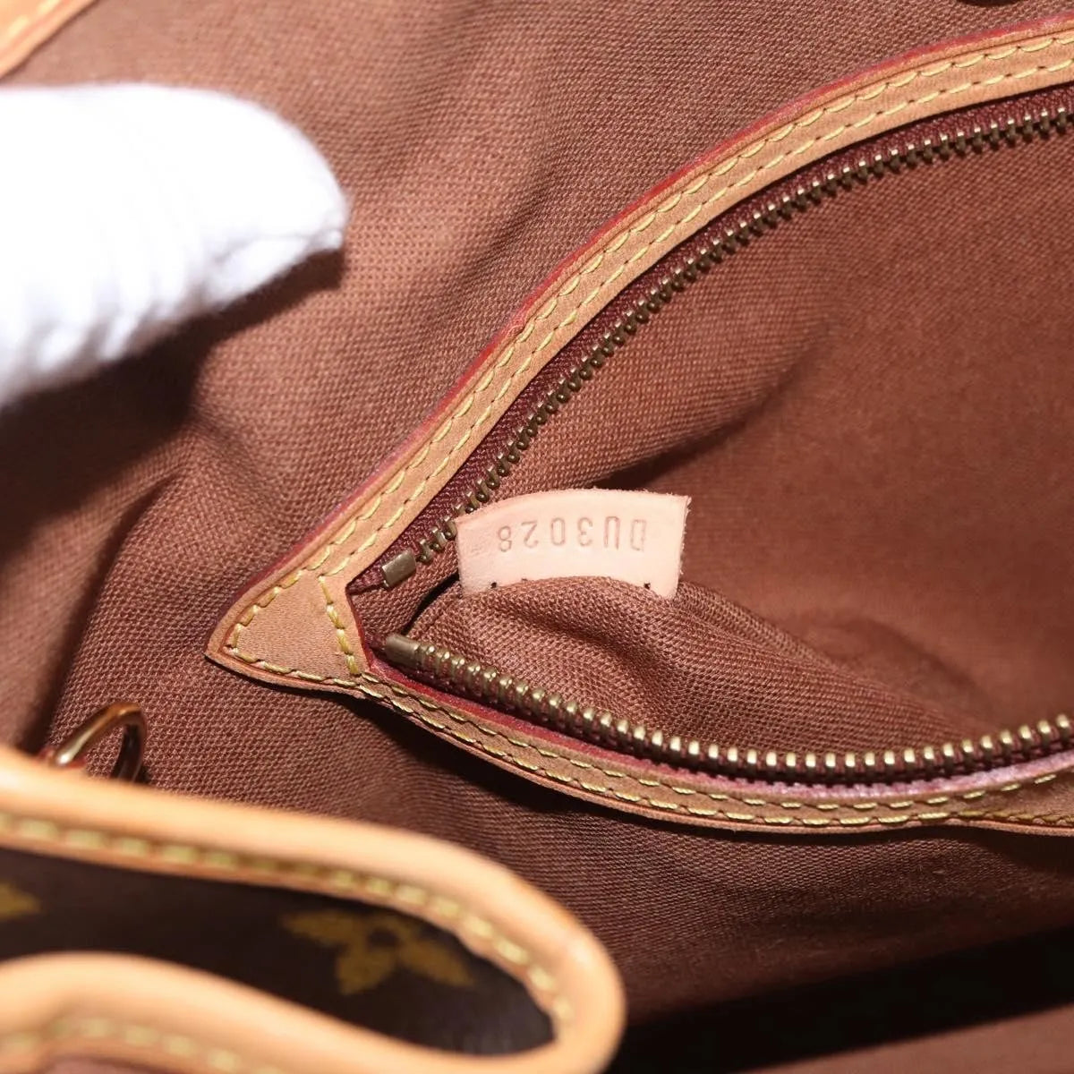 Louis Vuitton Batignolles Monogram Canvas Brown Canvas Shoulder Bag Bag (Pre-Owned)