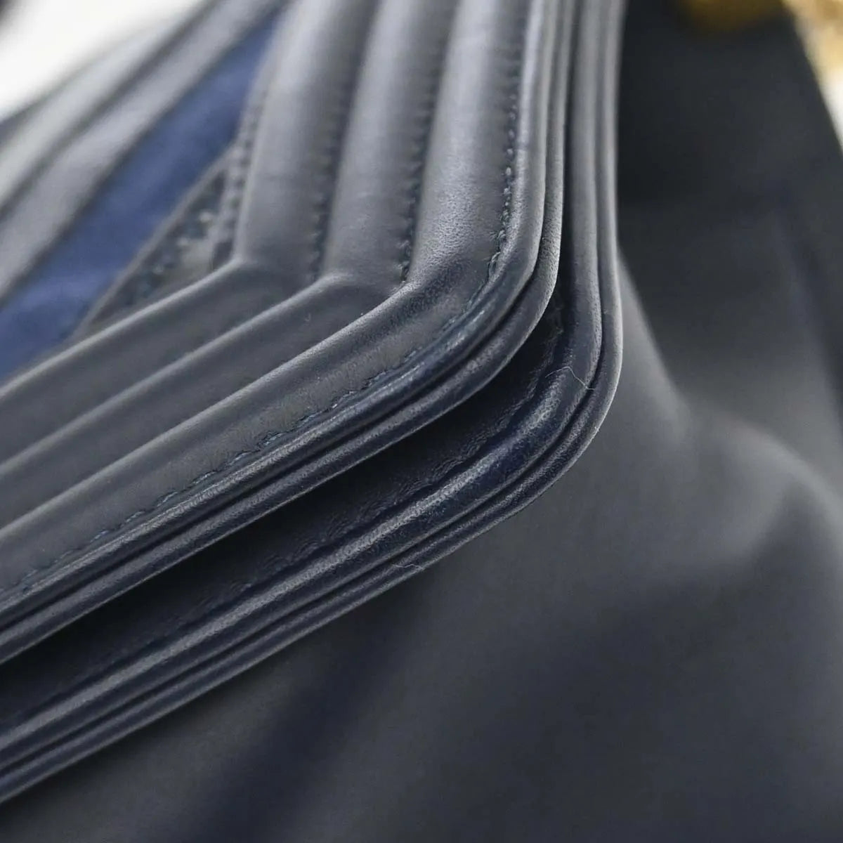 Chanel Boy Flap Chevron Caviar And Calfskin Navy Leather Shoulder Bag Bag (Pre-Owned)