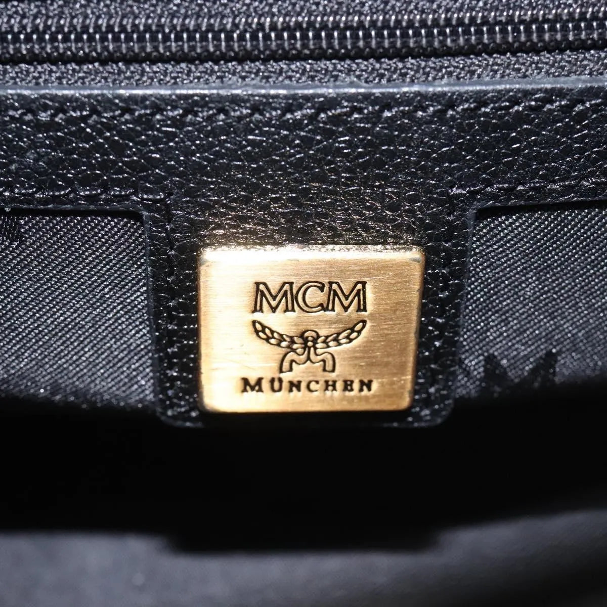 MCM Vintage Leather Black Leather Handbag (Pre-Owned)