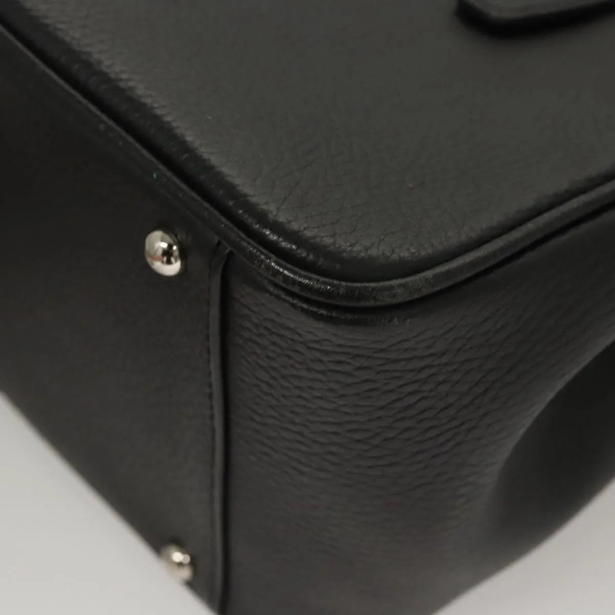 Burberry Vintage Leather Black Leather Handbag (Pre-Owned)