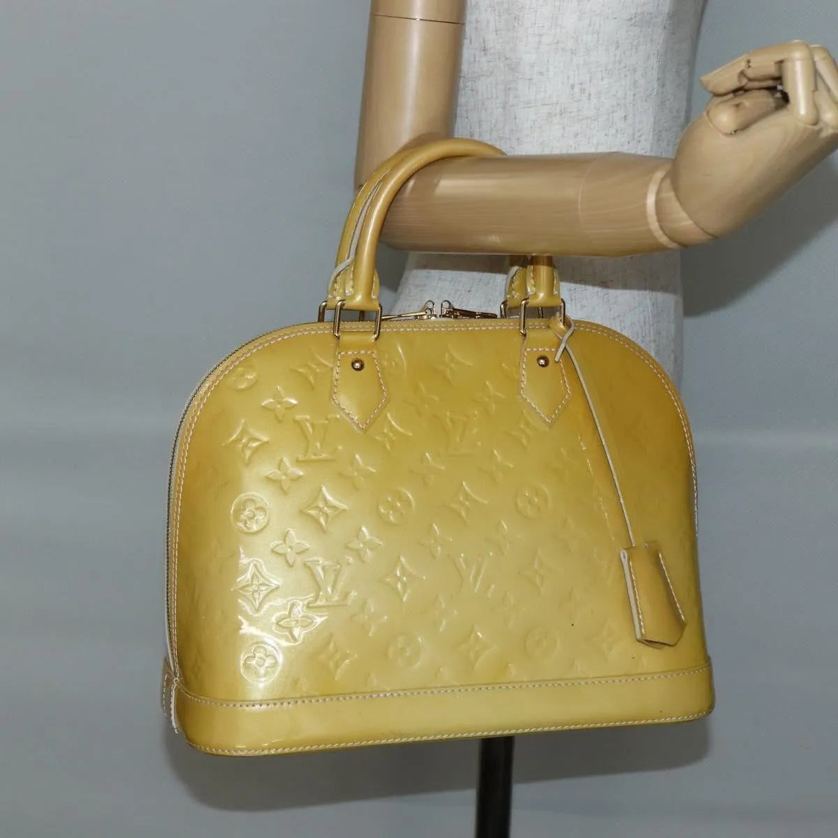 Louis Vuitton Alma Monogram Vernis Beige Patent_Leather Handbag (Pre-Owned)