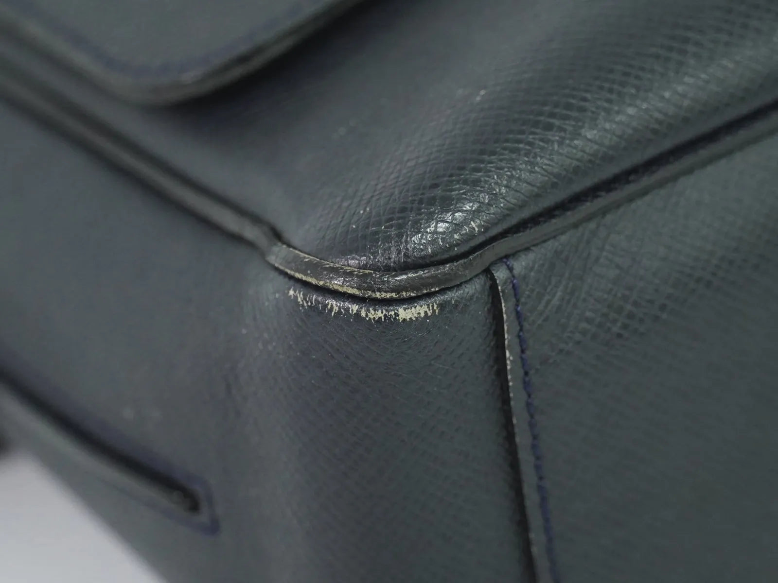 Louis Vuitton Roman Taiga Leather Navy Leather Shoulder Bag Bag (Pre-Owned)