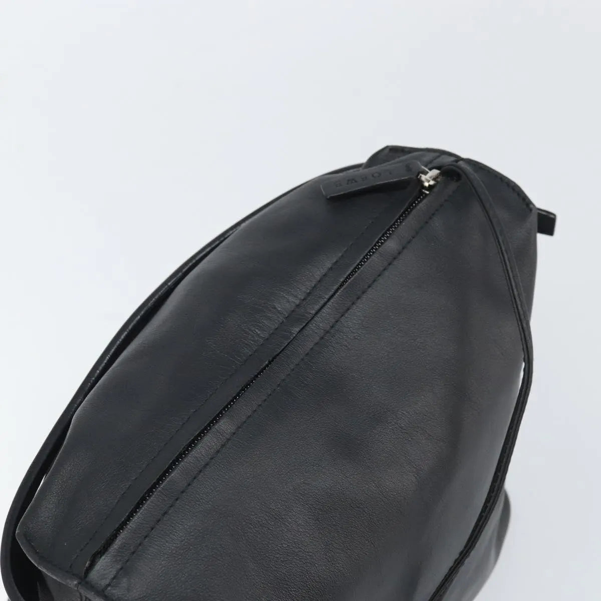Loewe Vintage Leather Black Leather Handbag (Pre-Owned)