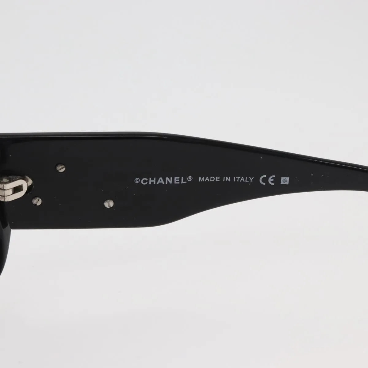 Chanel Camélia Plastic White Plastic Sunglasse Accessory (Pre-Owned)