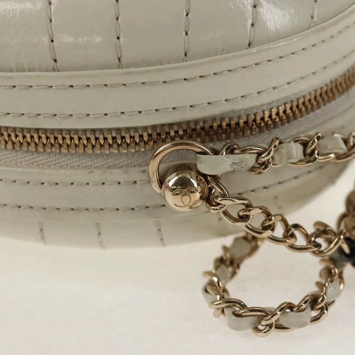 Chanel La Pausa Evening Chevron Lambskin With Applique White Leather Shoulder Bag Bag (Pre-Owned)