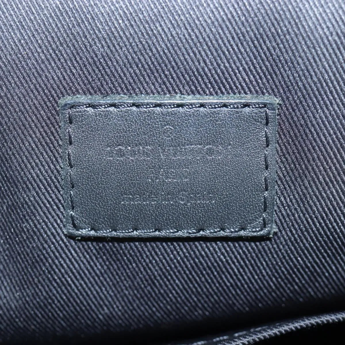 Louis Vuitton District Messenger Damier Infini Leather Black Leather Shoulder Bag Bag (Pre-Owned)