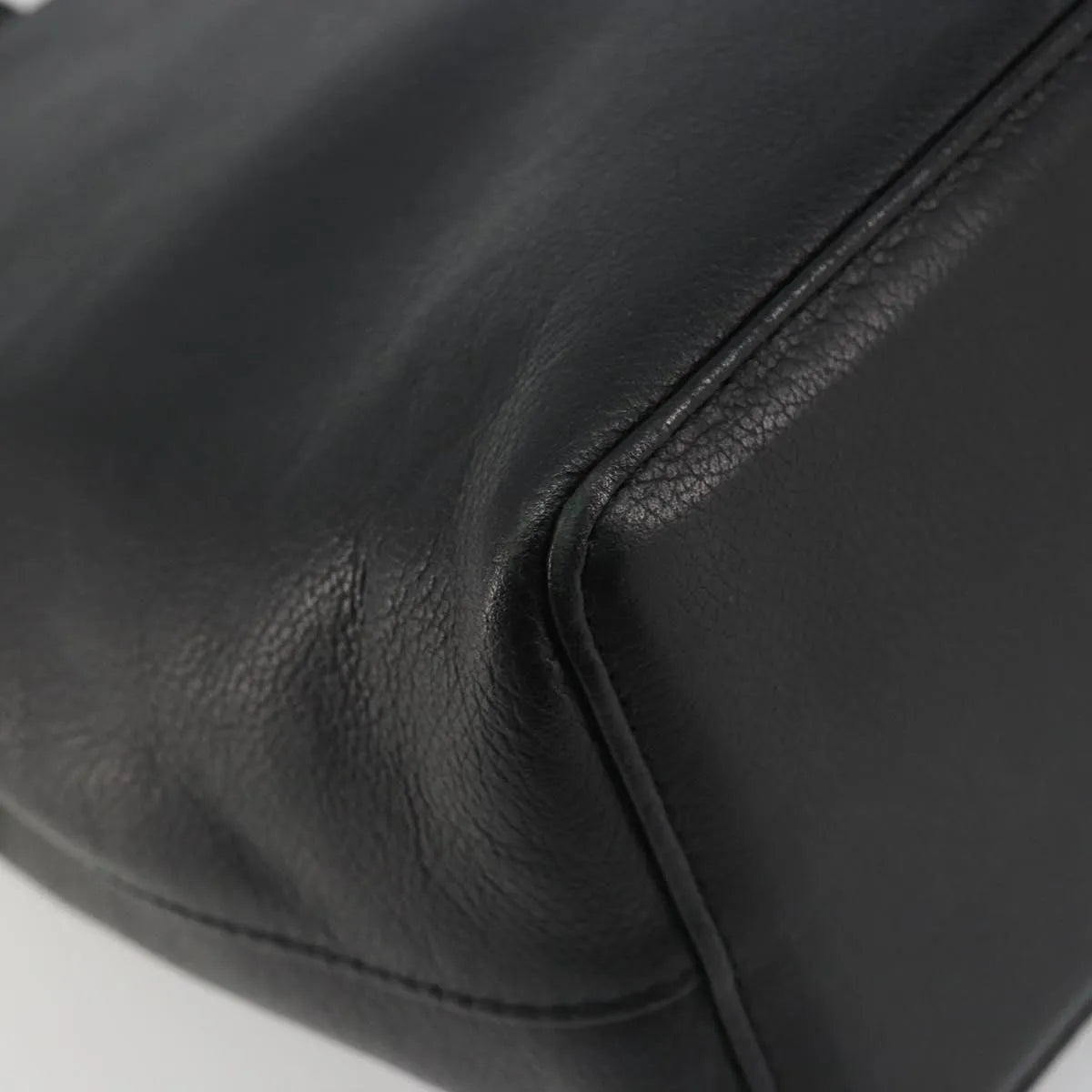 Burberry Vintage Leather Black Leather Handbag (Pre-Owned)