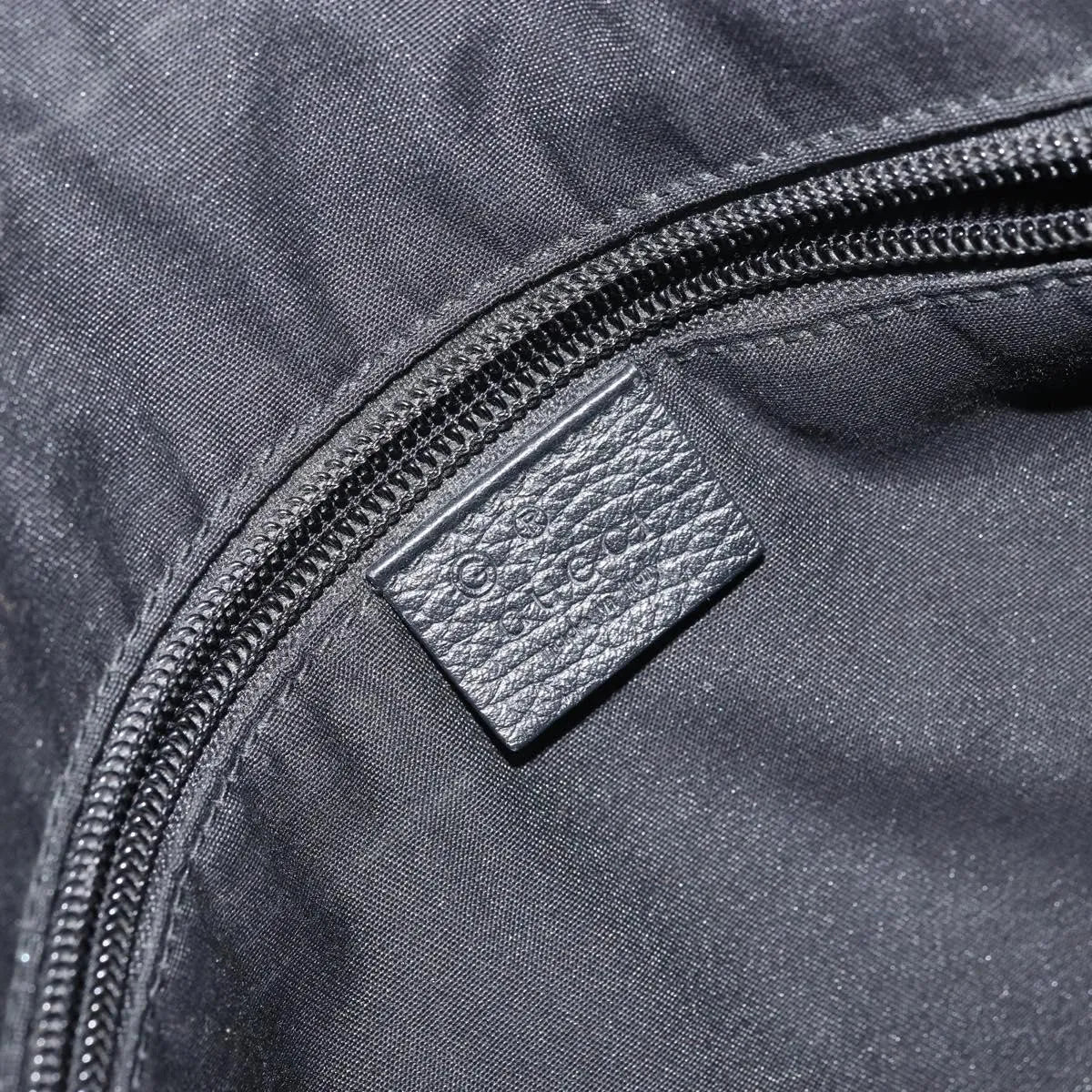 Gucci Zip Messenger Gg Canvas With Perforated Leather Black Canvas Shoulder Bag Bag (Pre-Owned)
