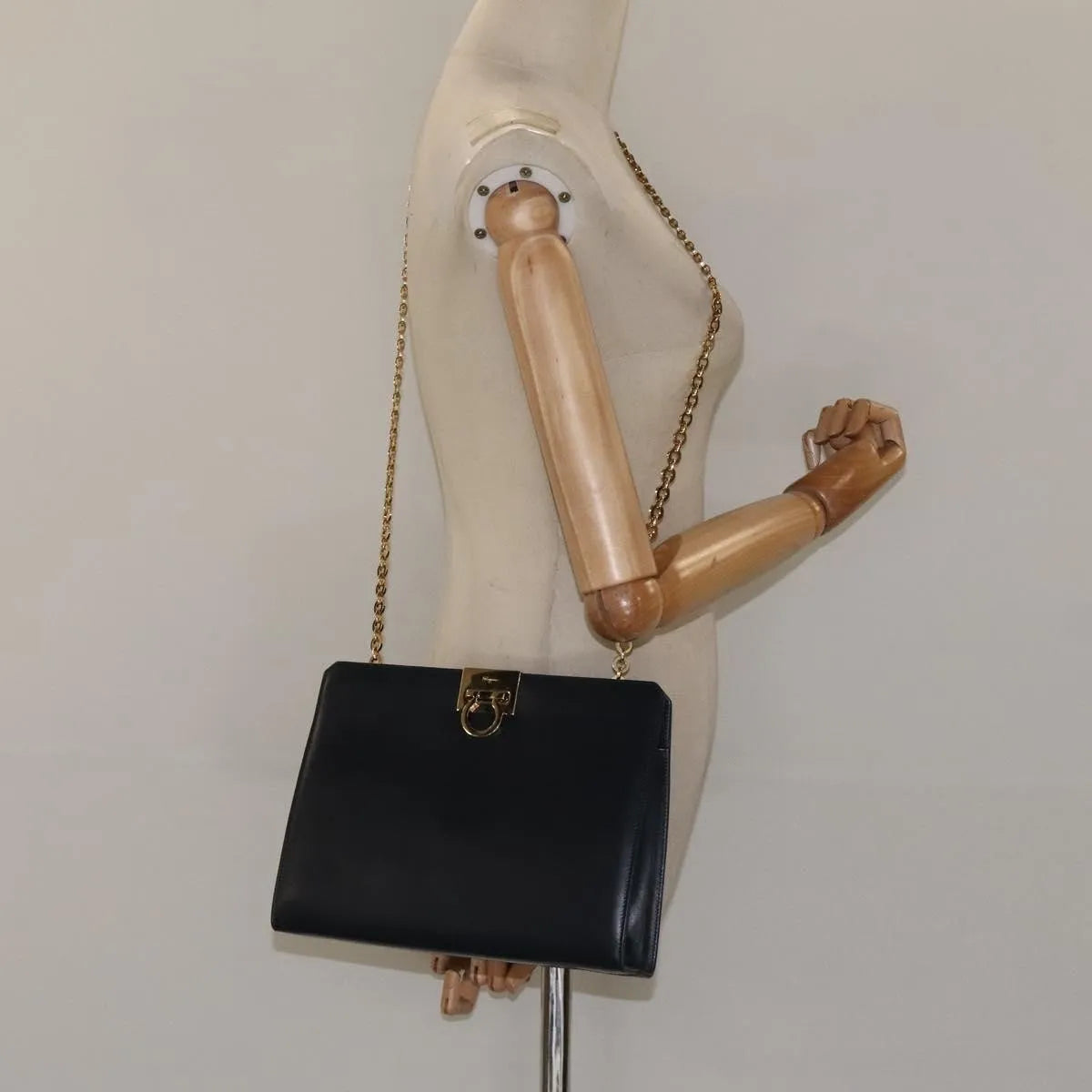 Salvatore Ferragamo Vintage Gancini Chain Leather Navy Leather Shoulder Bag Bag (Pre-Owned)