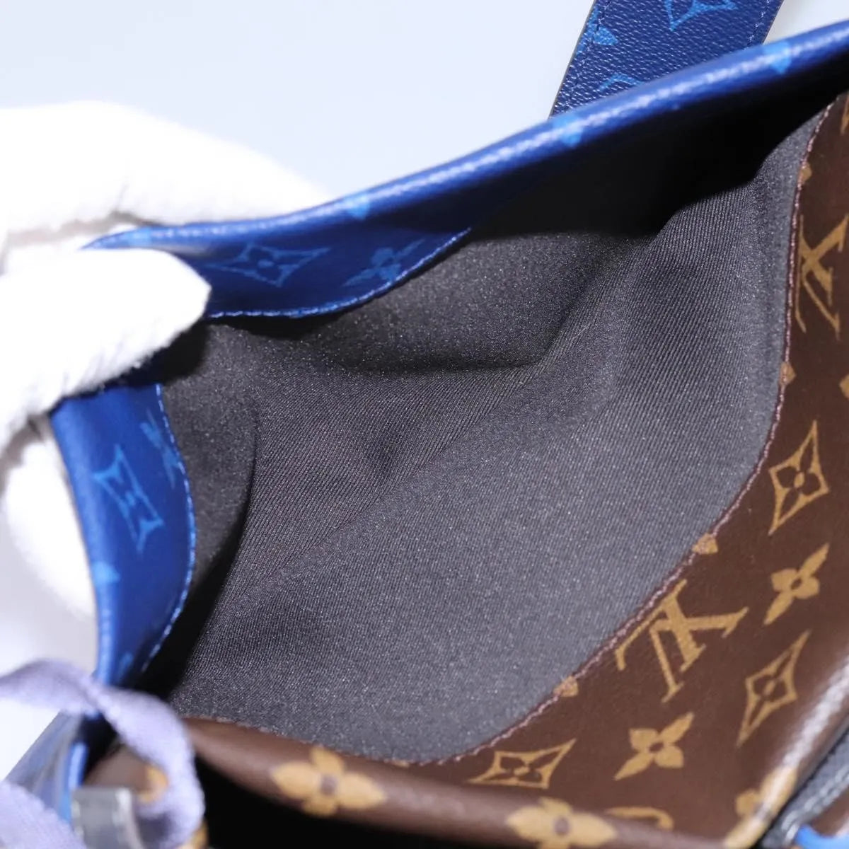 Louis Vuitton Outdoor Limited Edition Monogram Pacific Canvas Blue Canvas Shoulder Bag Bag (Pre-Owned)