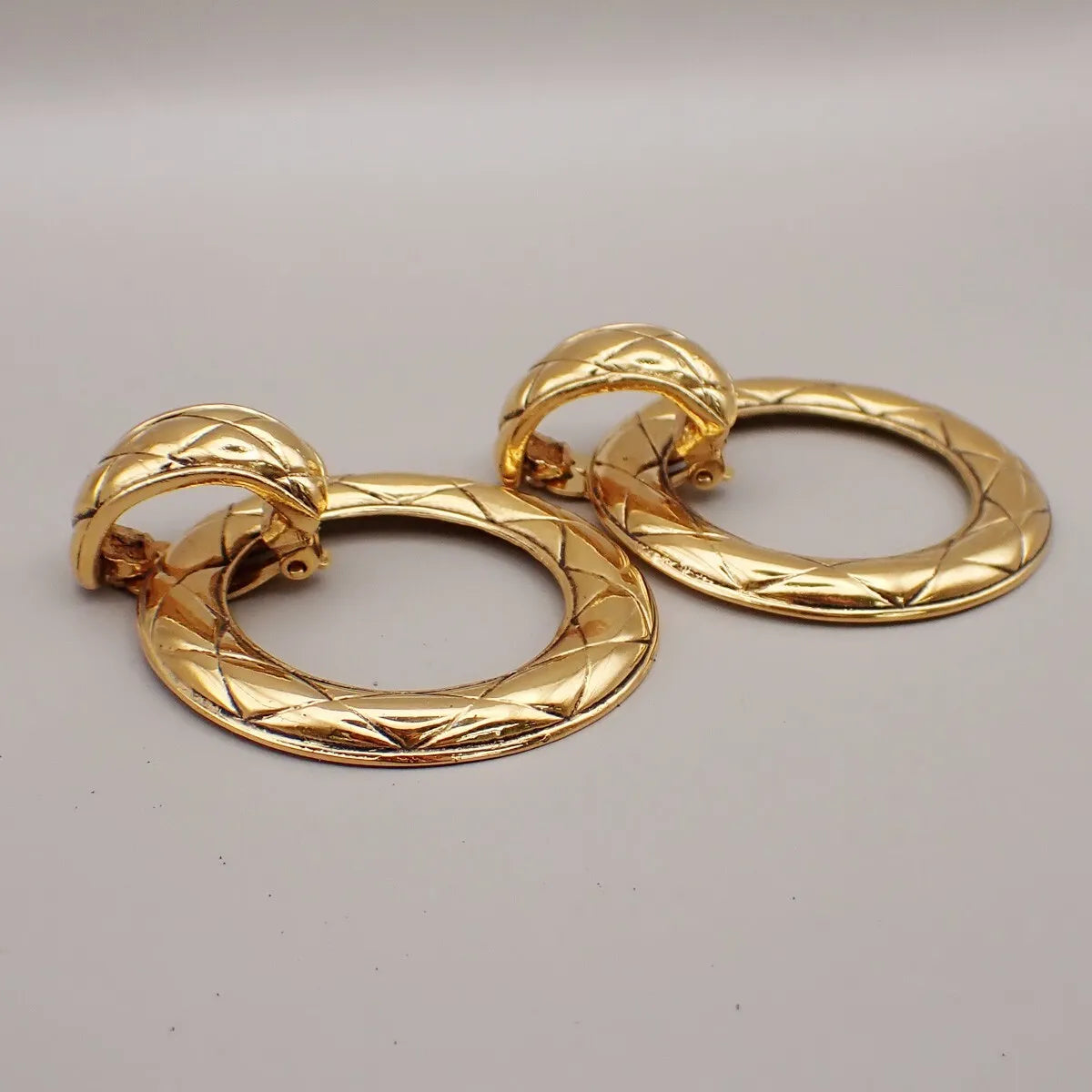 Chanel Vintage Cc Round Drop Clip-On Metal Gold Gold_Plated Earrings Jewelry (Pre-Owned)