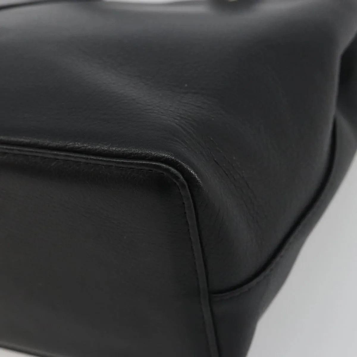 Burberry Vintage Leather Black Leather Handbag (Pre-Owned)