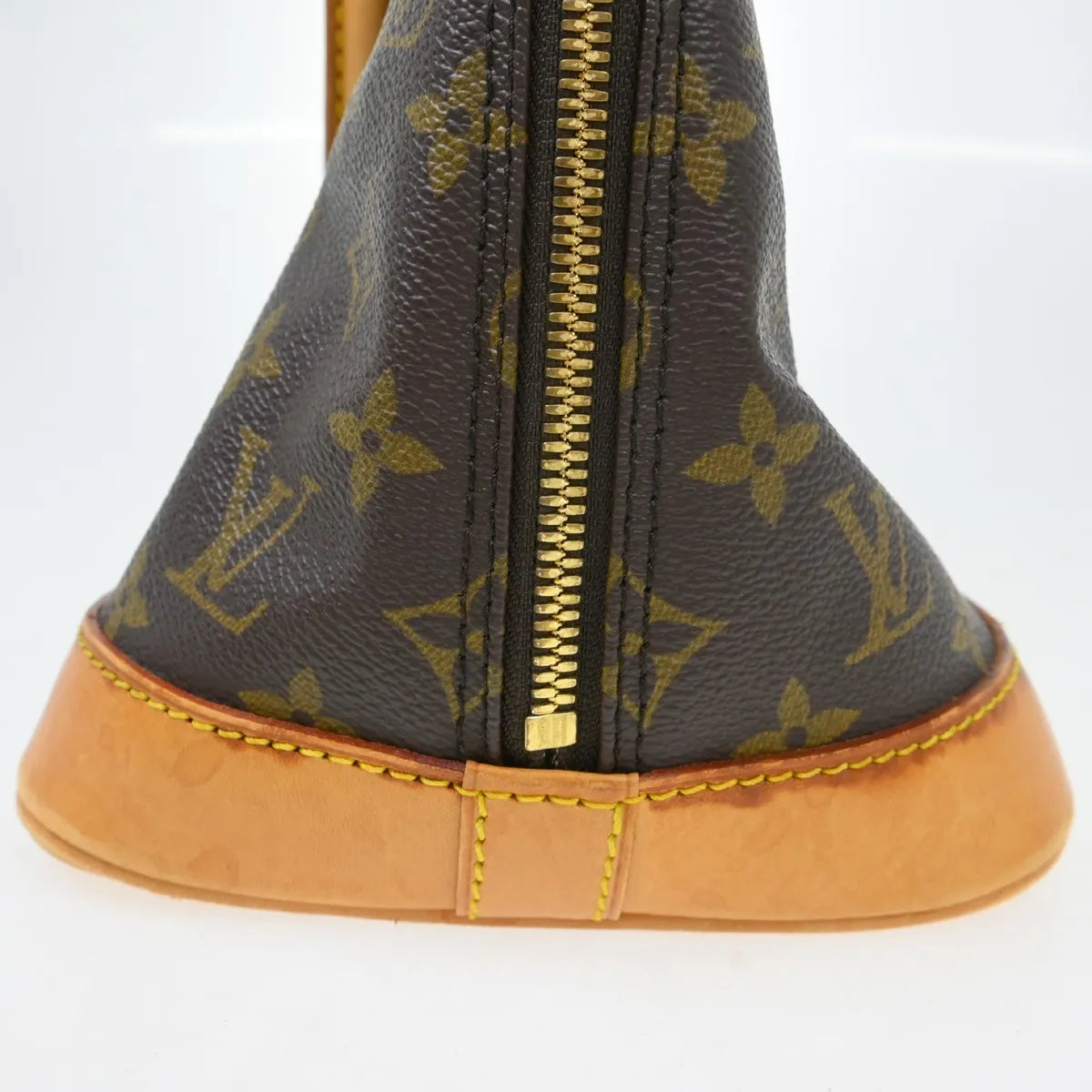 Louis Vuitton Alma Monogram Canvas Brown Canvas Handbag (Pre-Owned)
