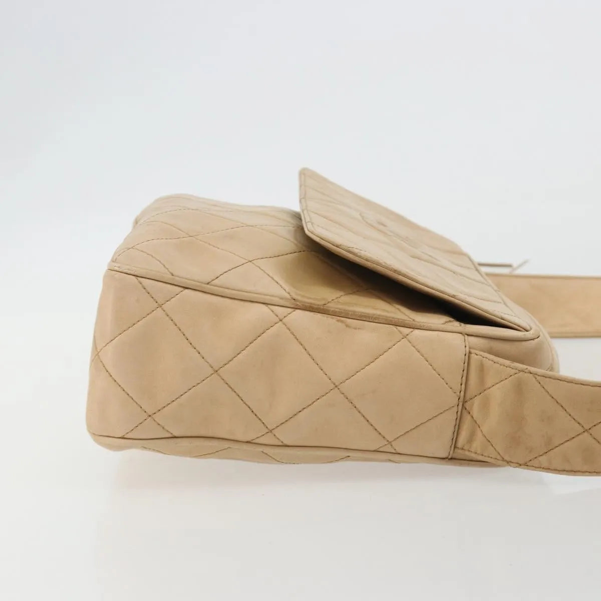 Chanel Vintage Diamond Cc Flap Pocket Quilted Lambskin Beige Leather Shoulder Bag Bag (Pre-Owned)