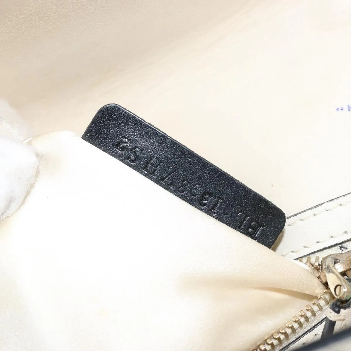 Valentino Garavani Glam Lock Leather White Leather Shoulder Bag Bag (Pre-Owned)