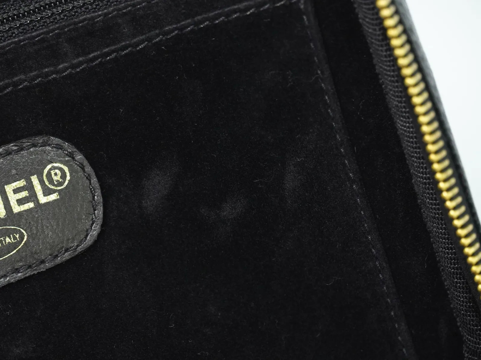 Chanel Vintage Timeless Zip Around Vanity Case Caviar Black Leather Handbag (Pre-Owned)