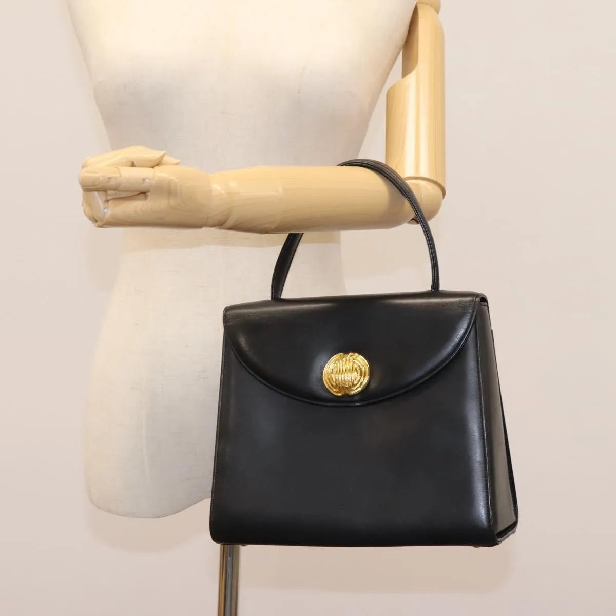 Givenchy Vintage Leather Black Leather Handbag (Pre-Owned)