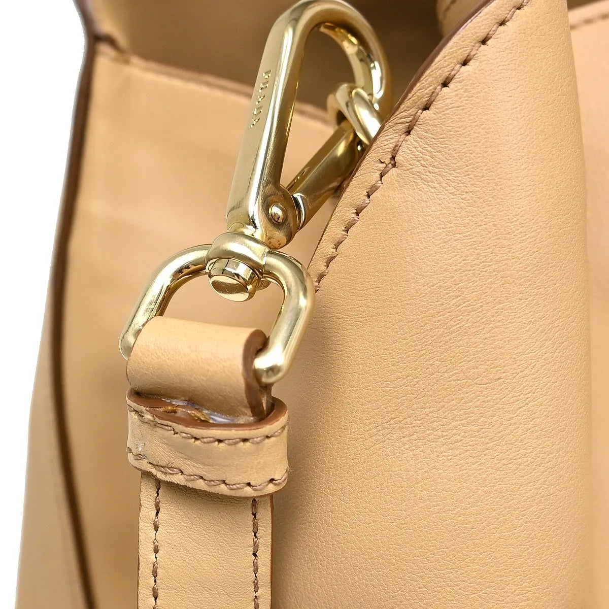 Prada Shopping Tote Cervo Leather Beige Leather Handbag (Pre-Owned)