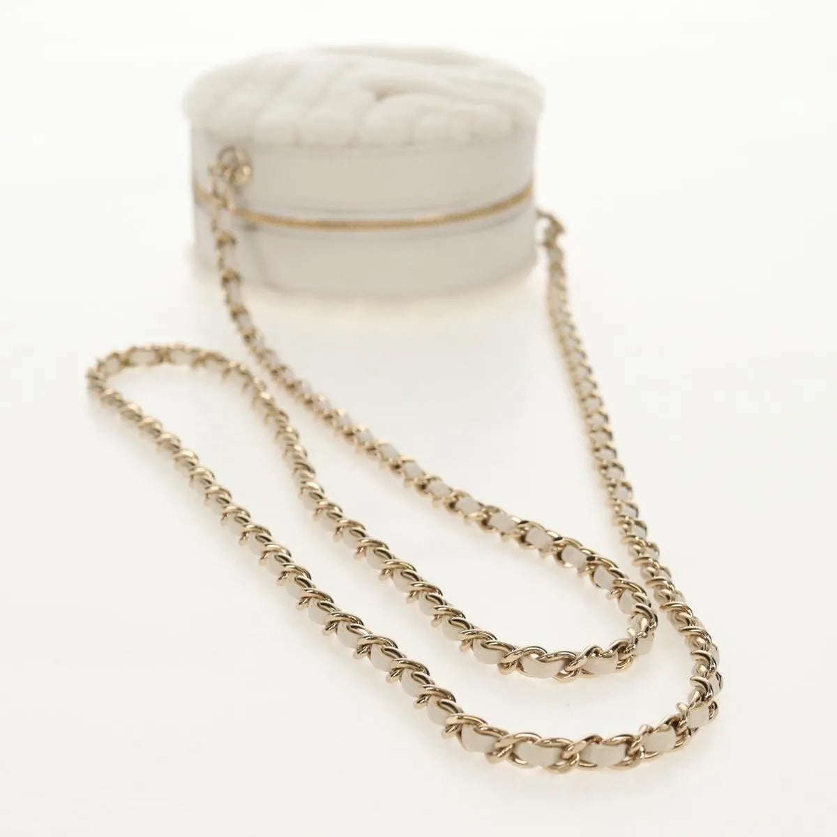 Chanel Round Clutch With Chain Chevron Shearling White Faux_Fur Clutche & Pouche Bag (Pre-Owned)