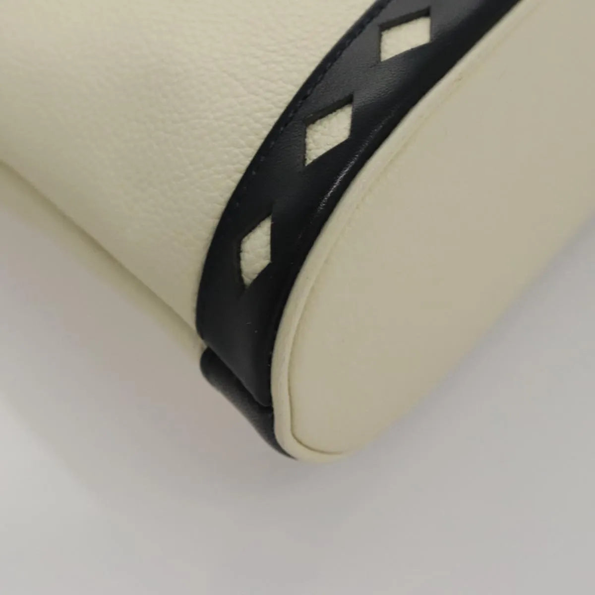 Saint Laurent Vintage Leather White Leather Handbag (Pre-Owned)