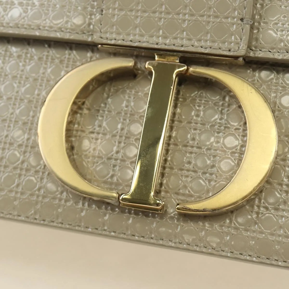 Christian Dior 30 Montaigne Chain Flap Micro Cannage Metallic Calfskin Beige Patent_Leather Shoulder Bag Bag (Pre-Owned)