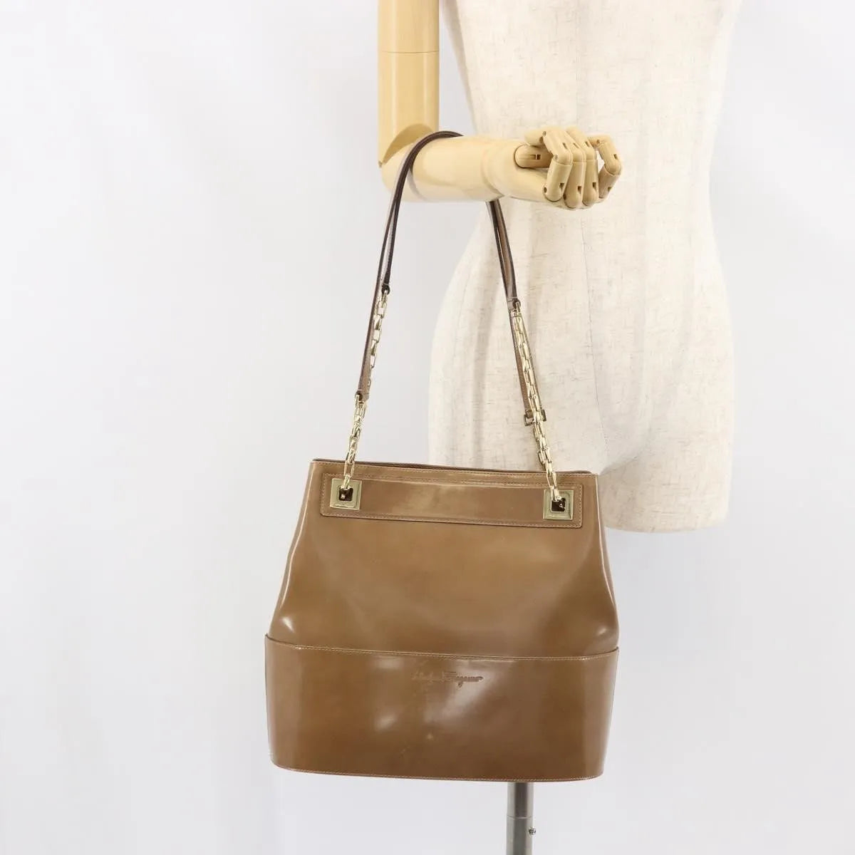 Salvatore Ferragamo Vintage Chain Patent Leather Beige Patent_Leather Shoulder Bag Bag (Pre-Owned)