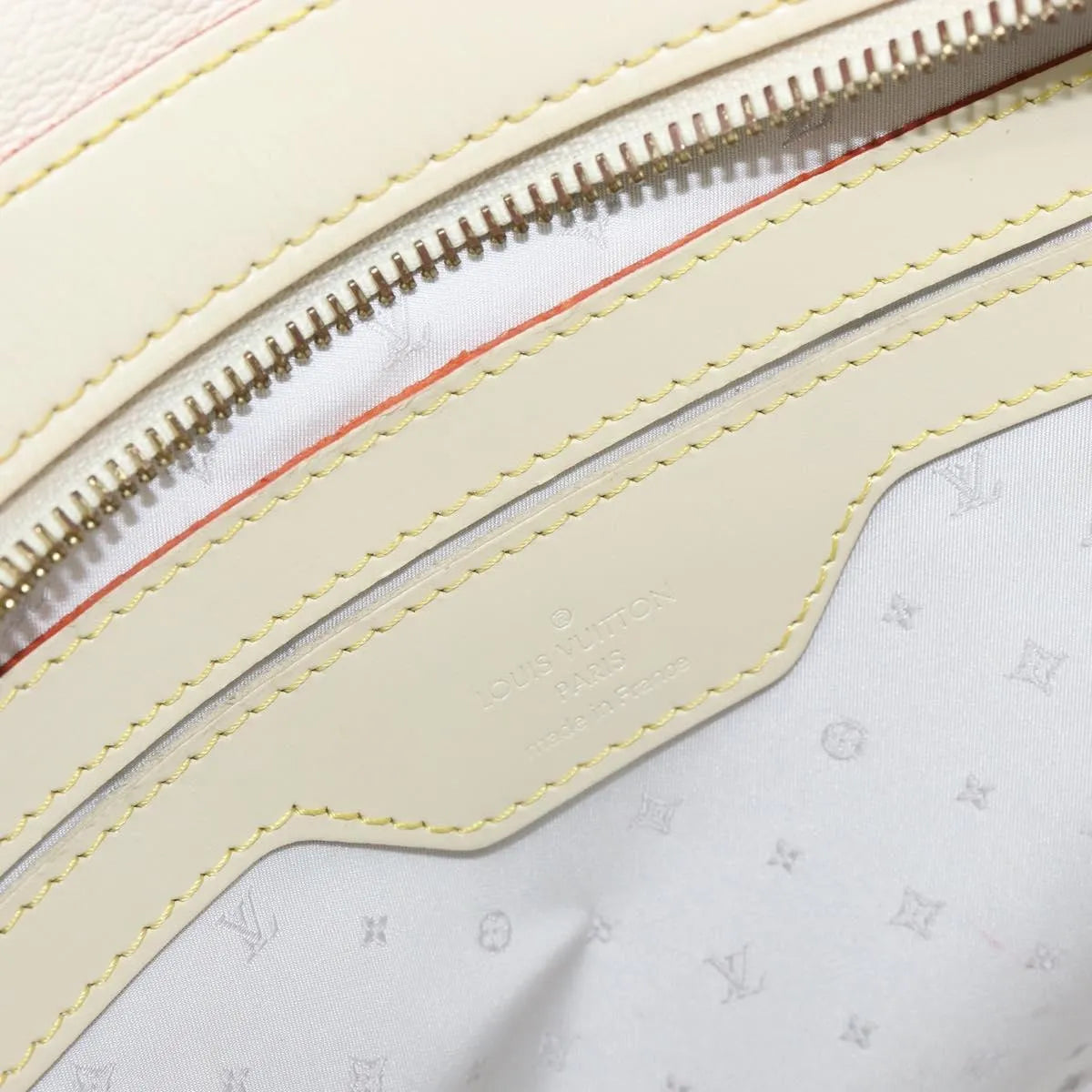 Louis Vuitton Suhali Le Radieux Leather White Leather Handbag (Pre-Owned)