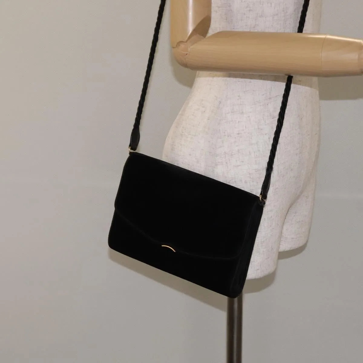 Gucci Vintage Flap Velvet Black Velvet Shoulder Bag Bag (Pre-Owned)