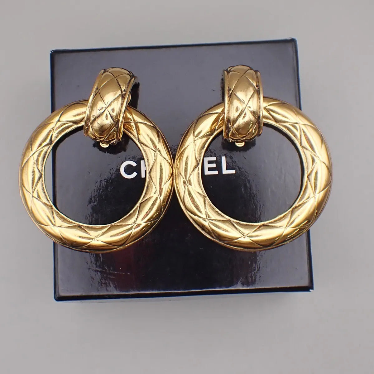 Chanel Vintage Cc Round Drop Clip-On Metal Gold Gold_Plated Earrings Jewelry (Pre-Owned)