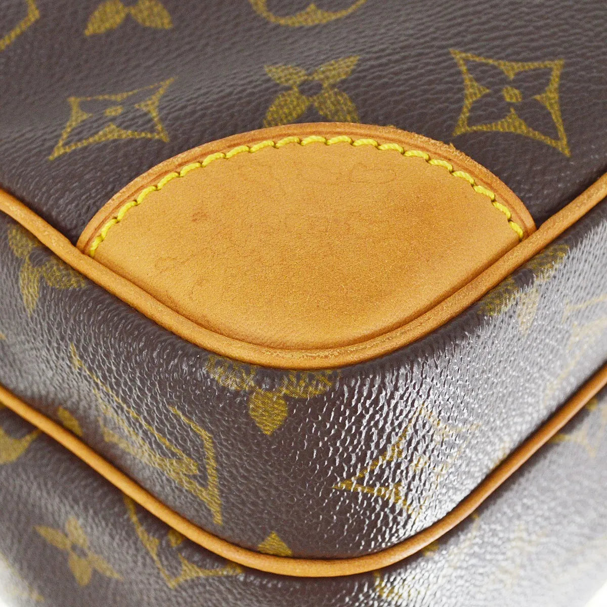 Louis Vuitton Nil Messenger Monogram Canvas Brown Canvas Shoulder Bag Bag (Pre-Owned)