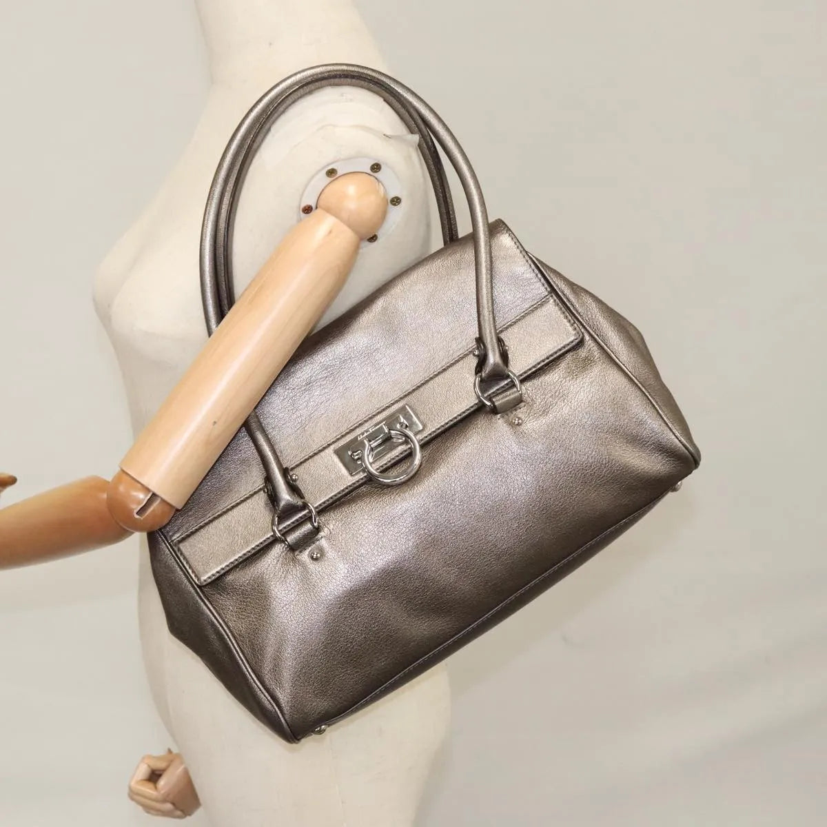 Salvatore Ferragamo Sofia Satchel Leather Silver Leather Handbag (Pre-Owned)