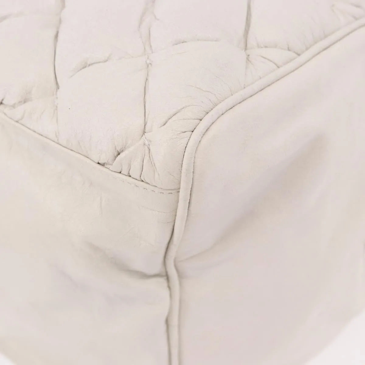 Balenciaga Matelasse Leather White Leather Handbag (Pre-Owned)