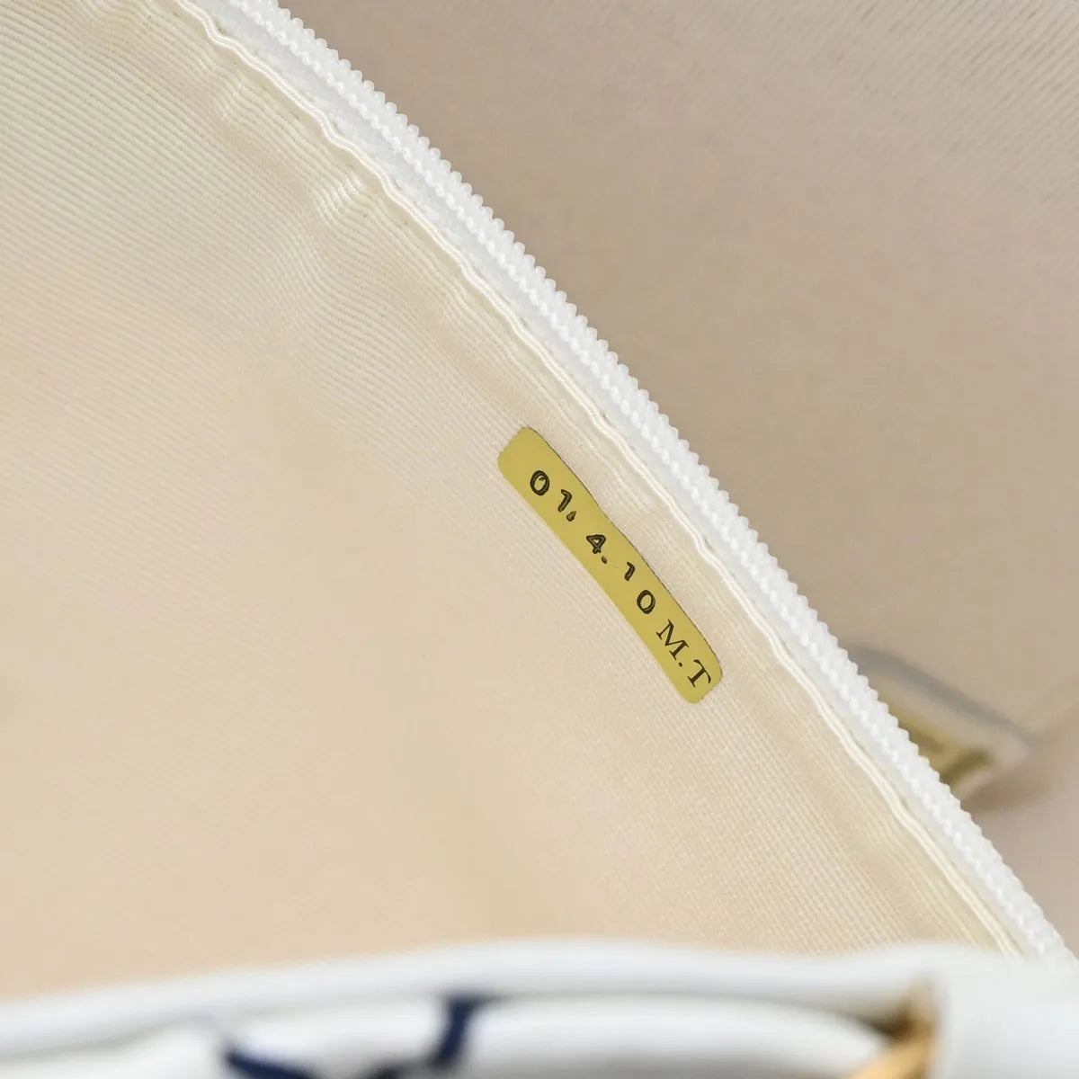 Chanel Surpique Chain Tote Quilted Leather White Leather Tote Bag Bag (Pre-Owned)