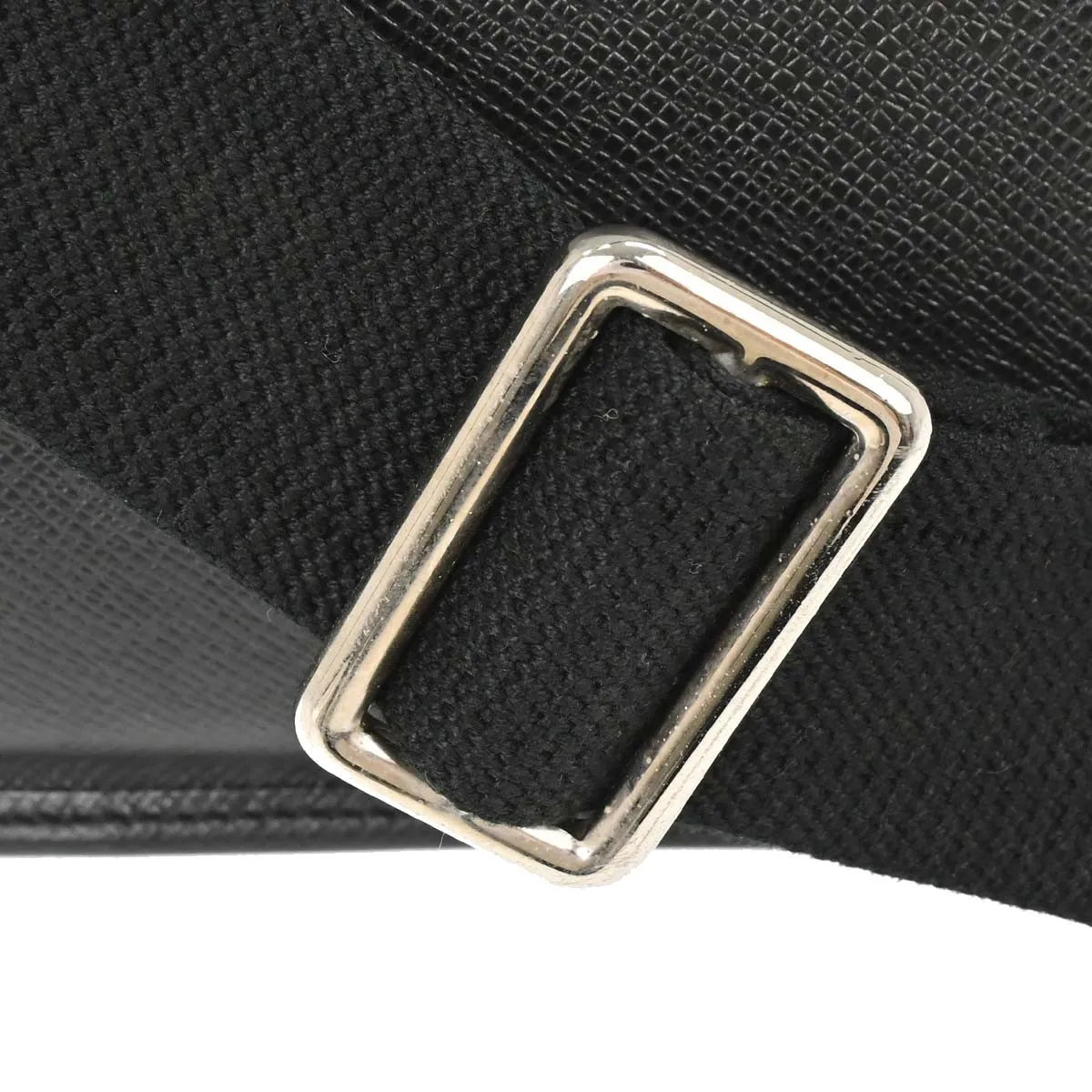 Louis Vuitton Andrei Messenger Taiga Leather Black Leather Shoulder Bag Bag (Pre-Owned)