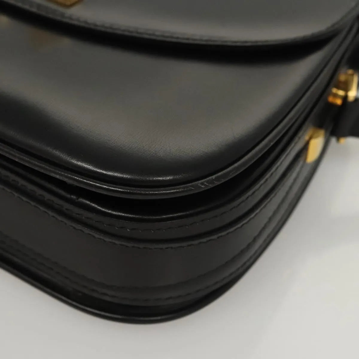 Bally Vintage Leather Black Leather Shoulder Bag Bag (Pre-Owned)