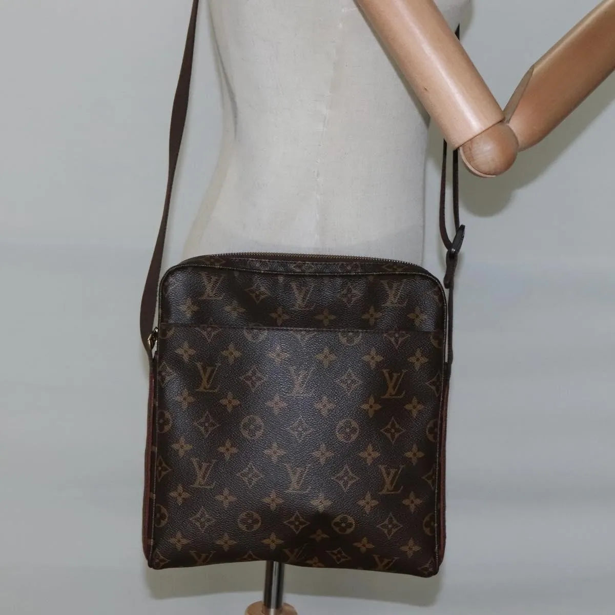 Louis Vuitton Trotteur Beaubourg Monogram Canvas Brown Canvas Shoulder Bag Bag (Pre-Owned)