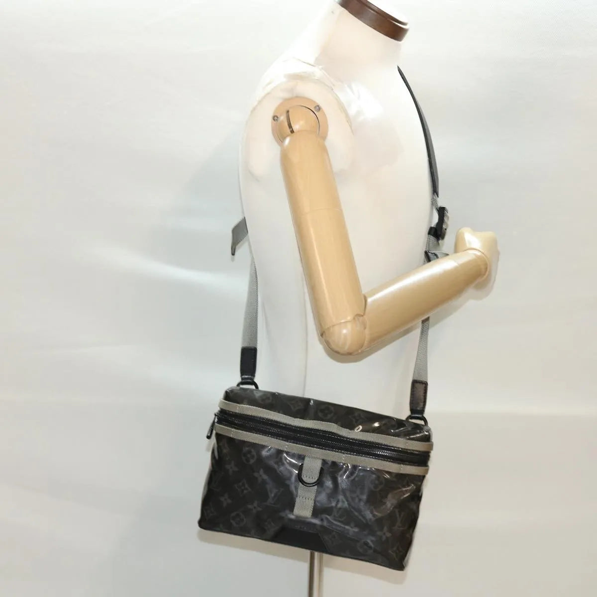 Louis Vuitton Messenger Limited Edition Monogram Eclipse Glaze Canvas Black Canvas Shoulder Bag Bag (Pre-Owned)