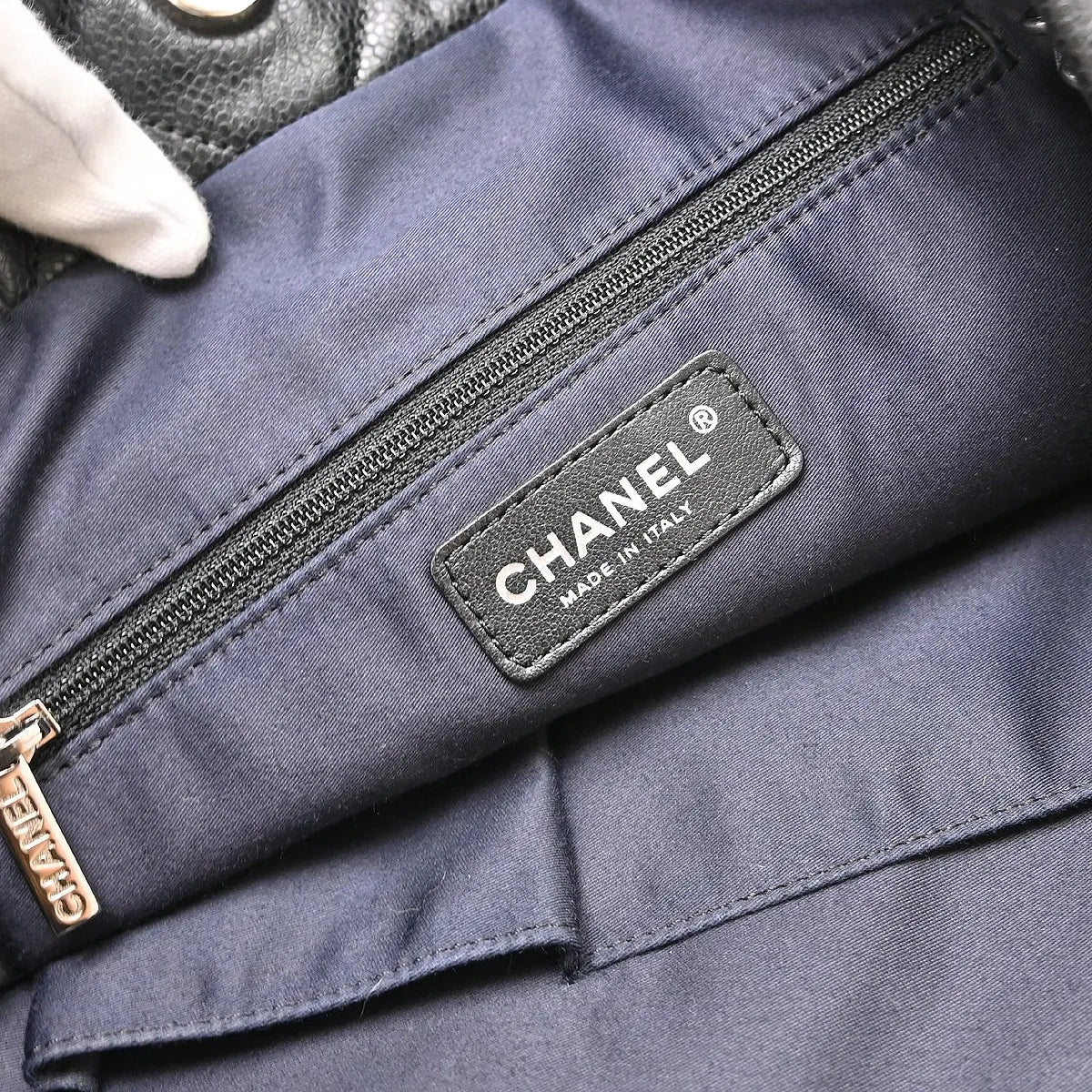 Chanel Cc Charm Chain Shopping Tote Caviar Skin Leather Black Leather Tote Bag Bag (Pre-Owned)