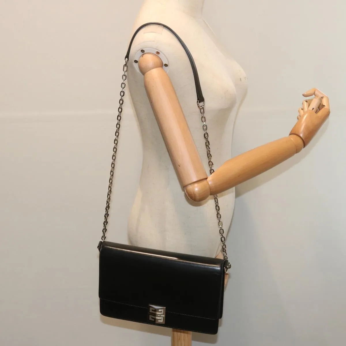Givenchy 4G Shoulder Bag Leather Black Leather Shoulder Bag Bag (Pre-Owned)