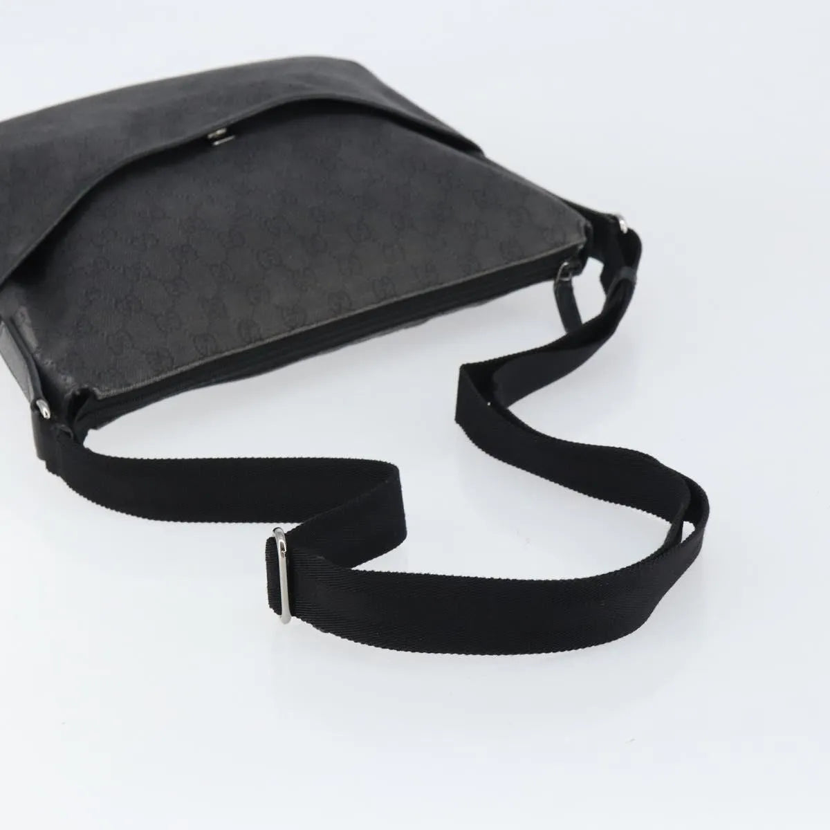 Gucci Zip Messenger Gg Canvas With Perforated Leather Black Canvas Shoulder Bag Bag (Pre-Owned)