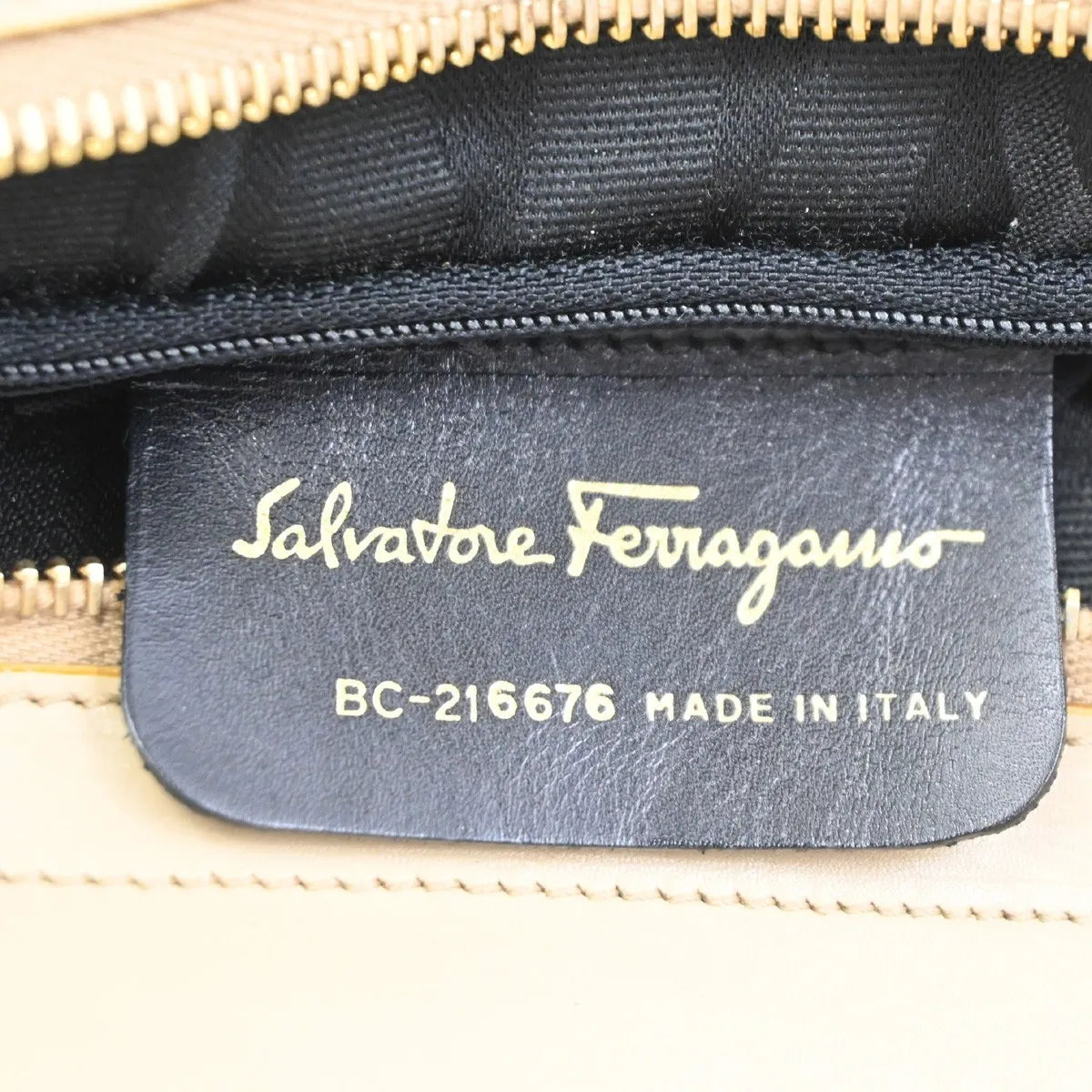 Salvatore Ferragamo Vala Leather Beige Leather Shoulder Bag Bag (Pre-Owned)